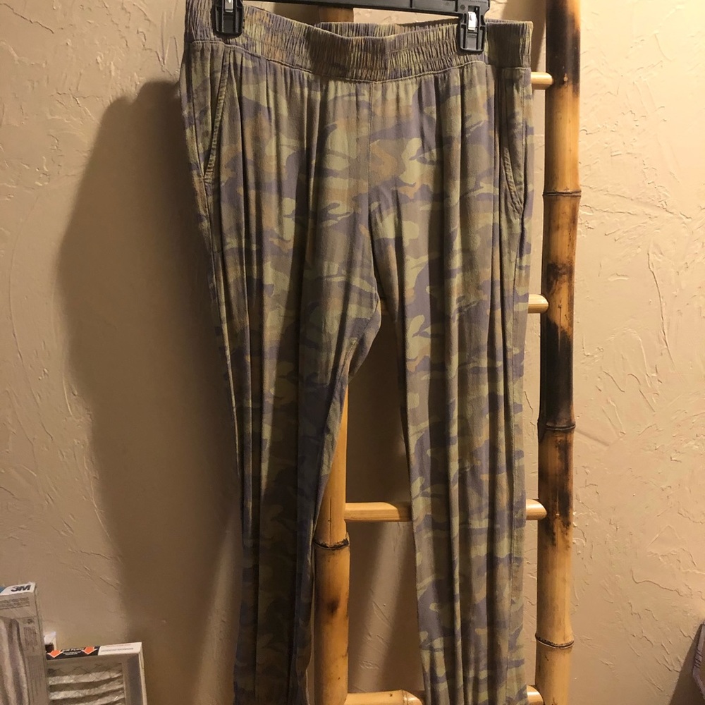 Monrow camo pants